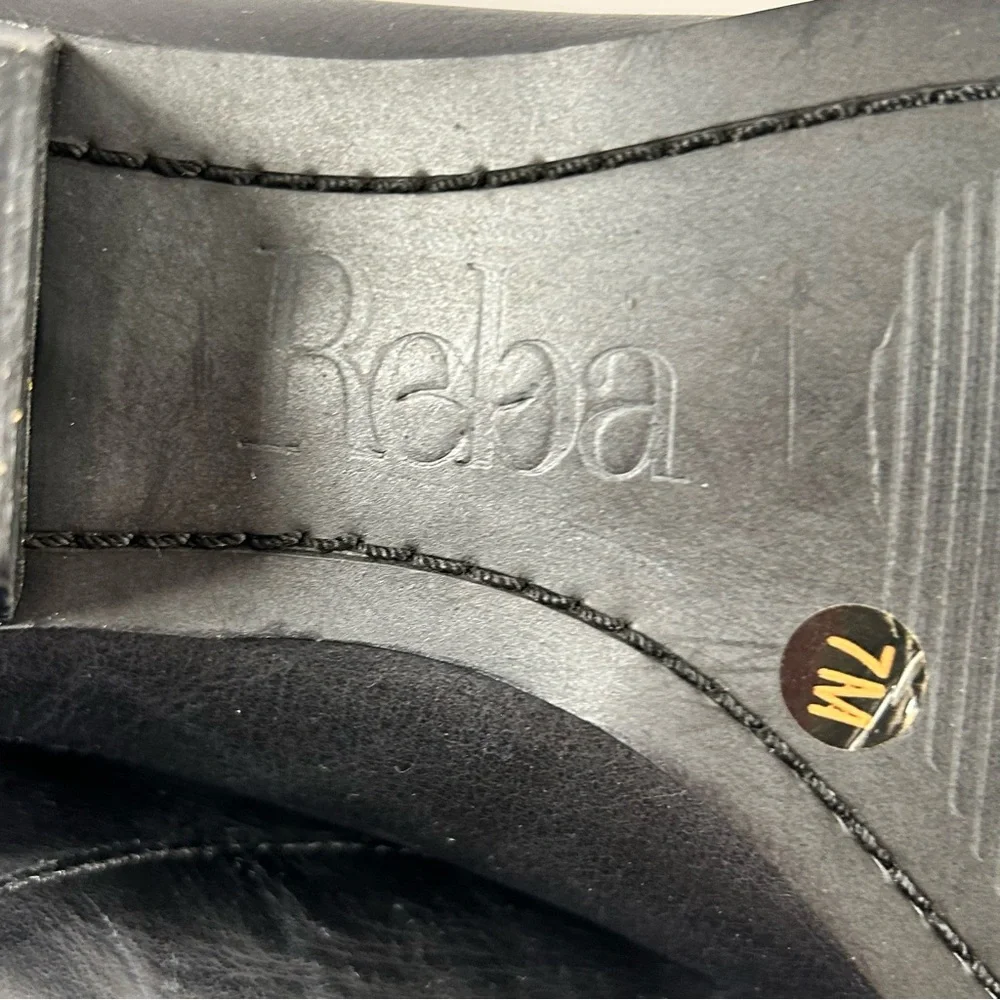 Reba Black Ankle Boots with‎ Pointed Toe and Moderate Heel